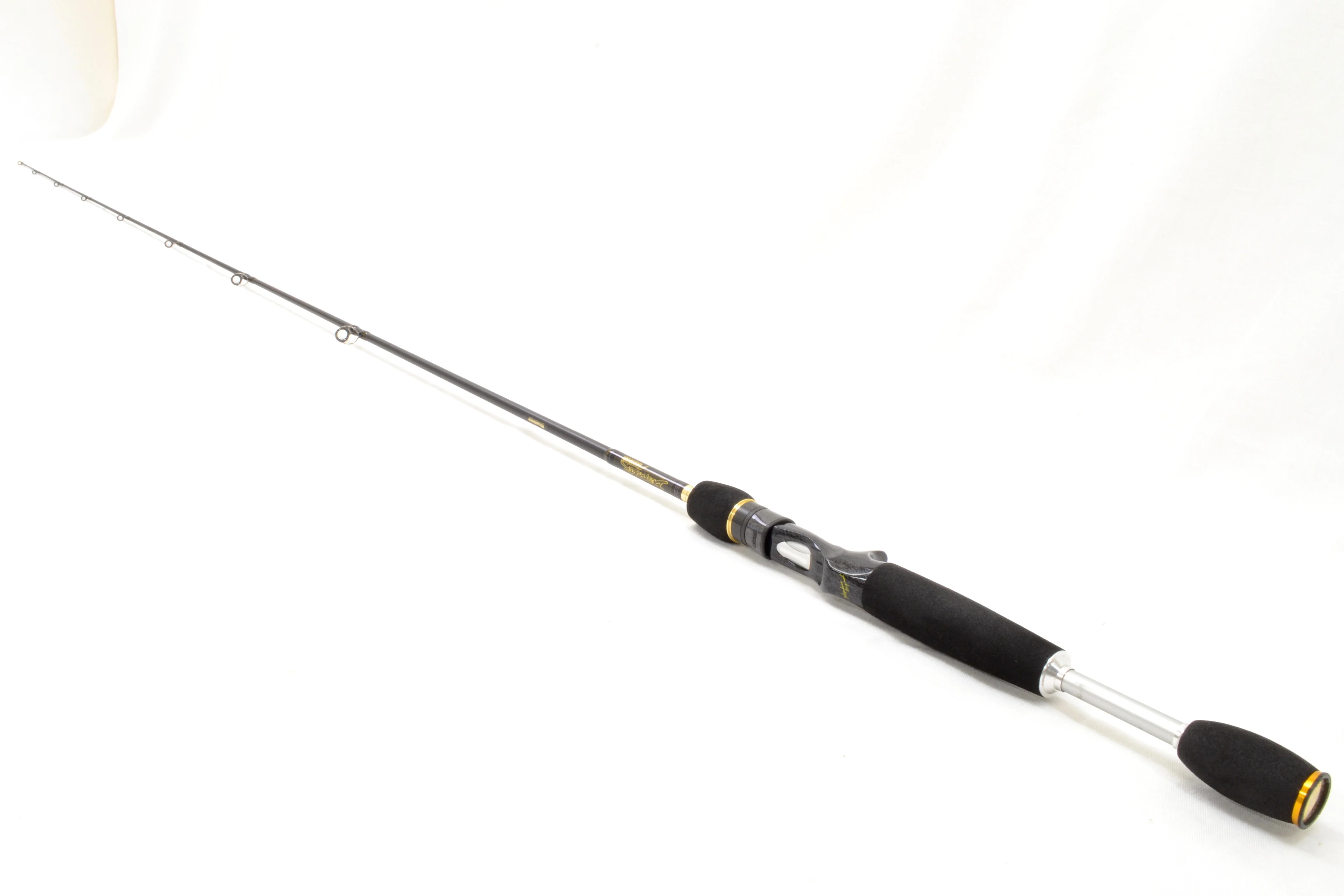 Used Megabass Destroyer Hi-10X Baitcasting F4-66X Cyclone - Image 3