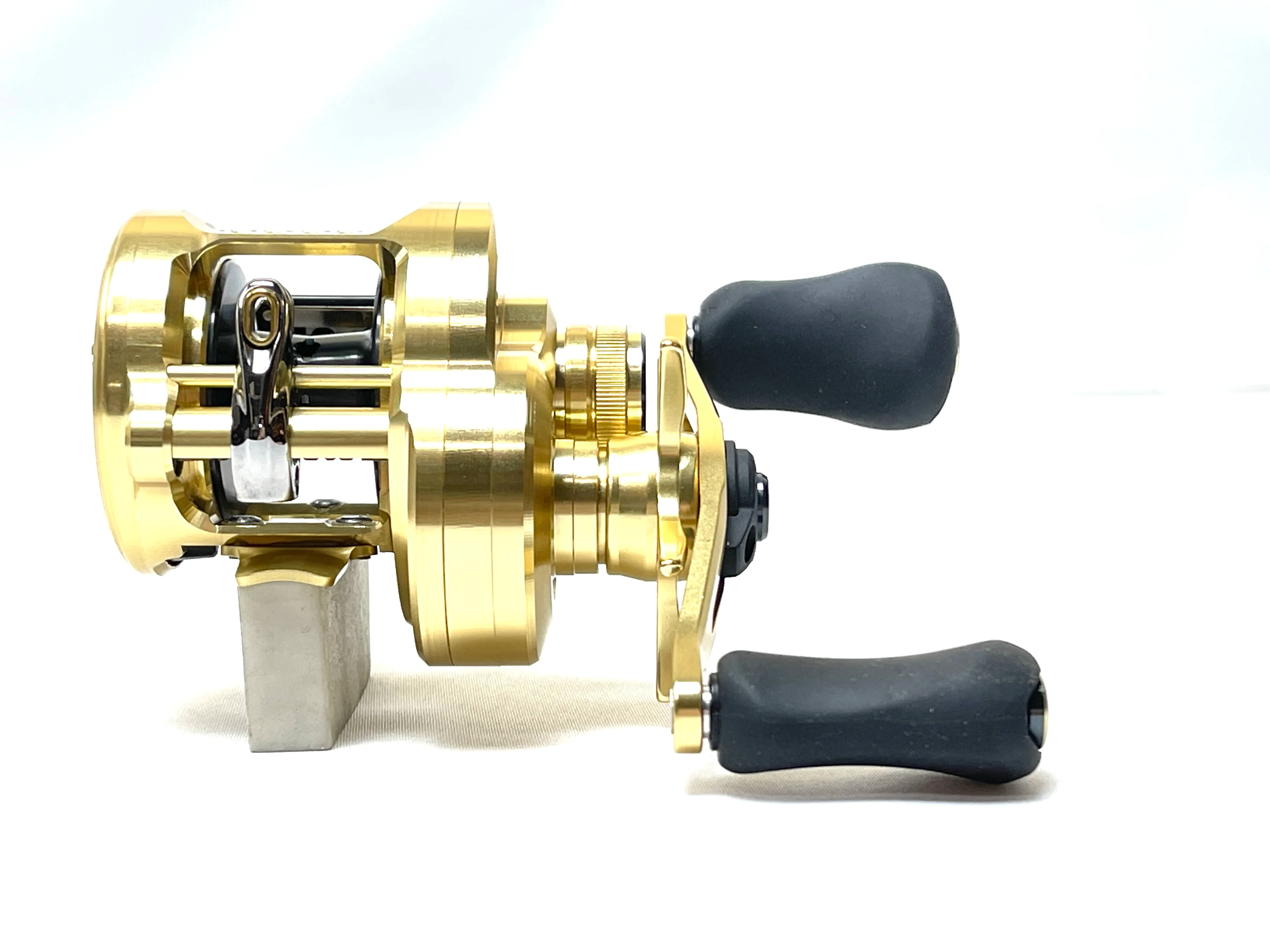 Used Shimano 22 Calcutta Conquest 201XG Left - Image 4